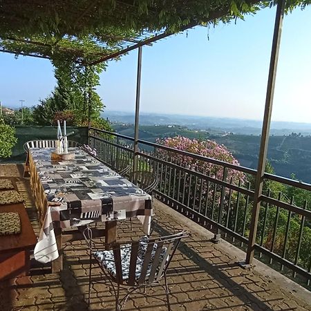 Casa Vacanza Il Colle Del Vento Calosso Екстериор снимка