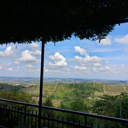 Casa Vacanza Il Colle Del Vento Calosso Екстериор снимка