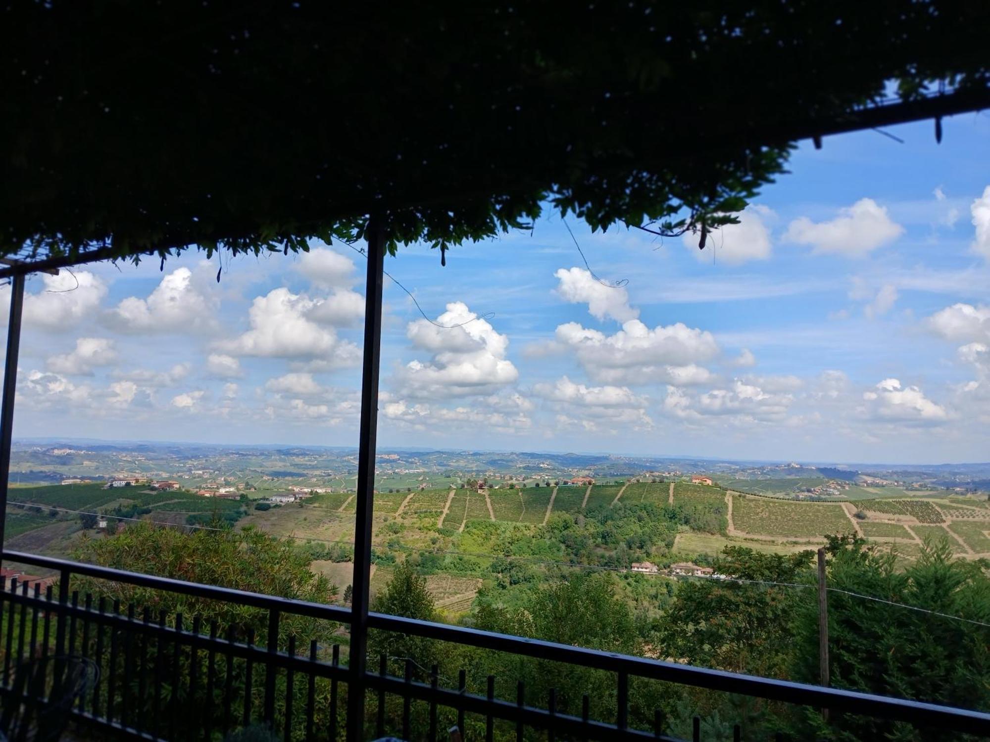 Casa Vacanza Il Colle Del Vento Calosso Екстериор снимка