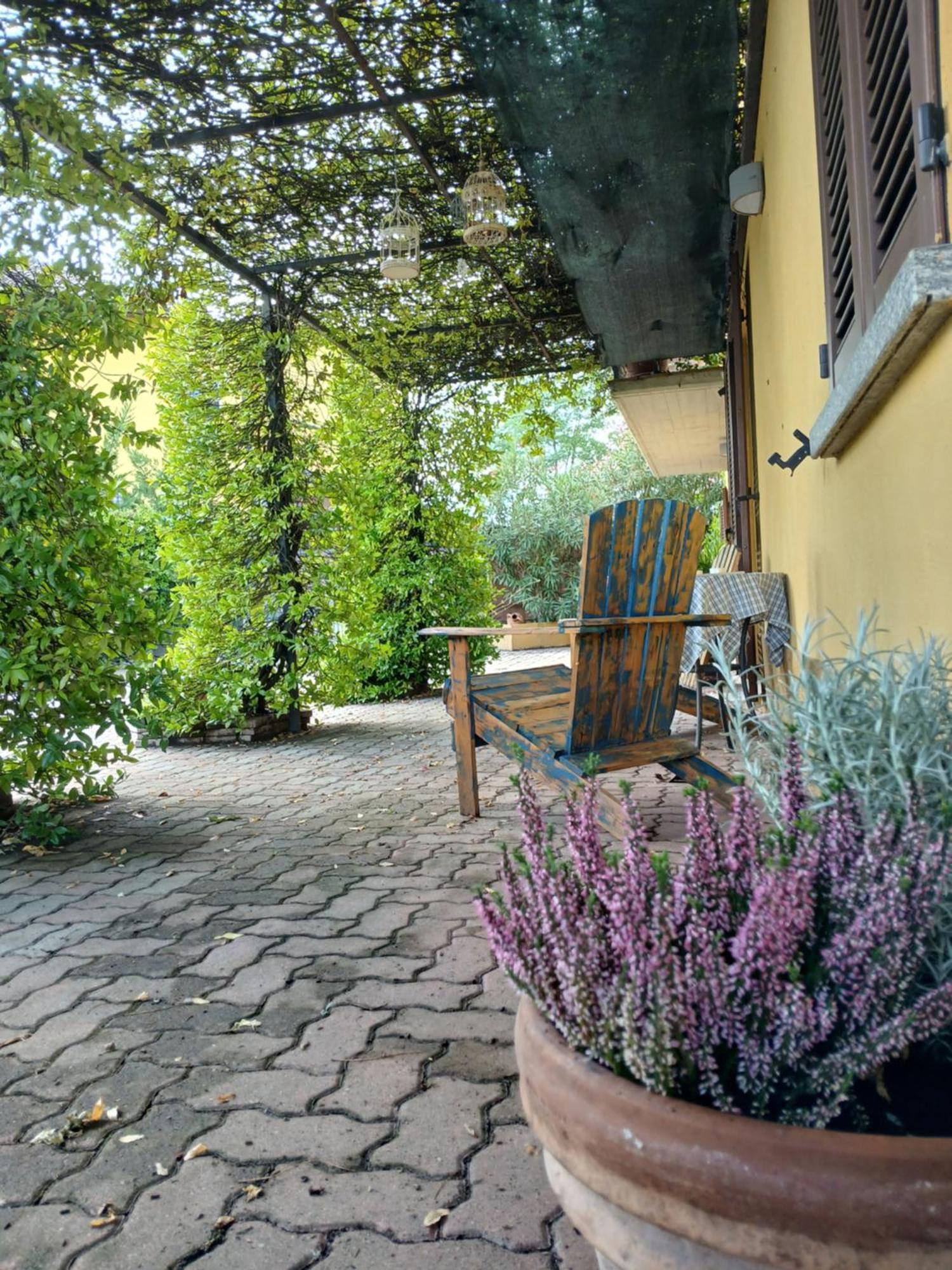 Casa Vacanza Il Colle Del Vento Calosso Екстериор снимка